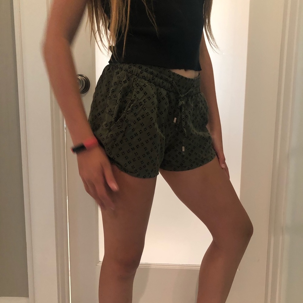 green old navy comfy shorts - Picture 3 of 4